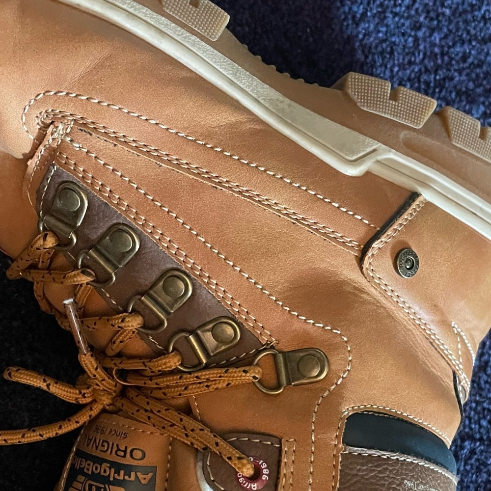 Boots - Picture 3 of 6